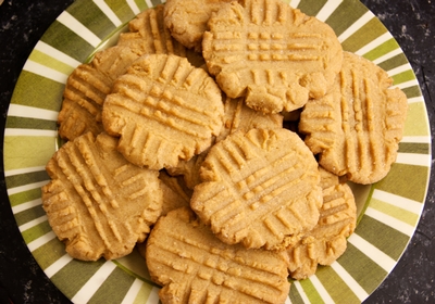 Plate of peanut butter cookies, with accompanied by caption with awkward wording quoted from an Air Canada lounge.